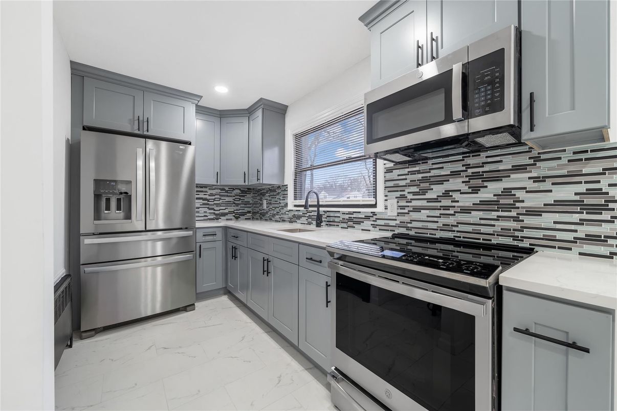 Interior, Kitchen, Marble, Recessed Lighting, Stainless Steel Appliances