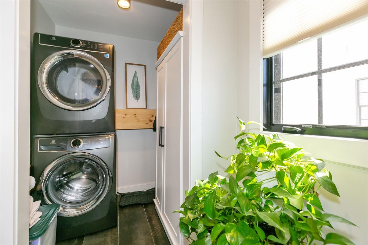 Interior, Recessed Lighting, Utility Closets, Washer, Wood Texture Flooring
