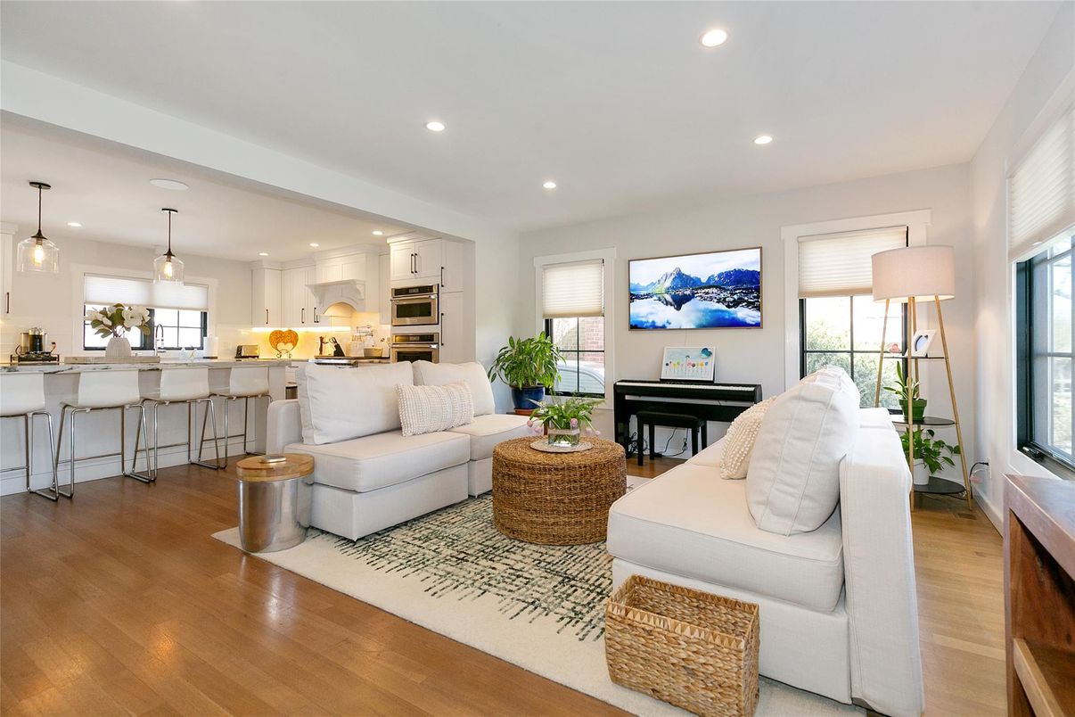 Interior, Kitchen, Living room, Pendant Lights, Recessed Lighting, Stainless Steel Appliances, Wood Texture Flooring