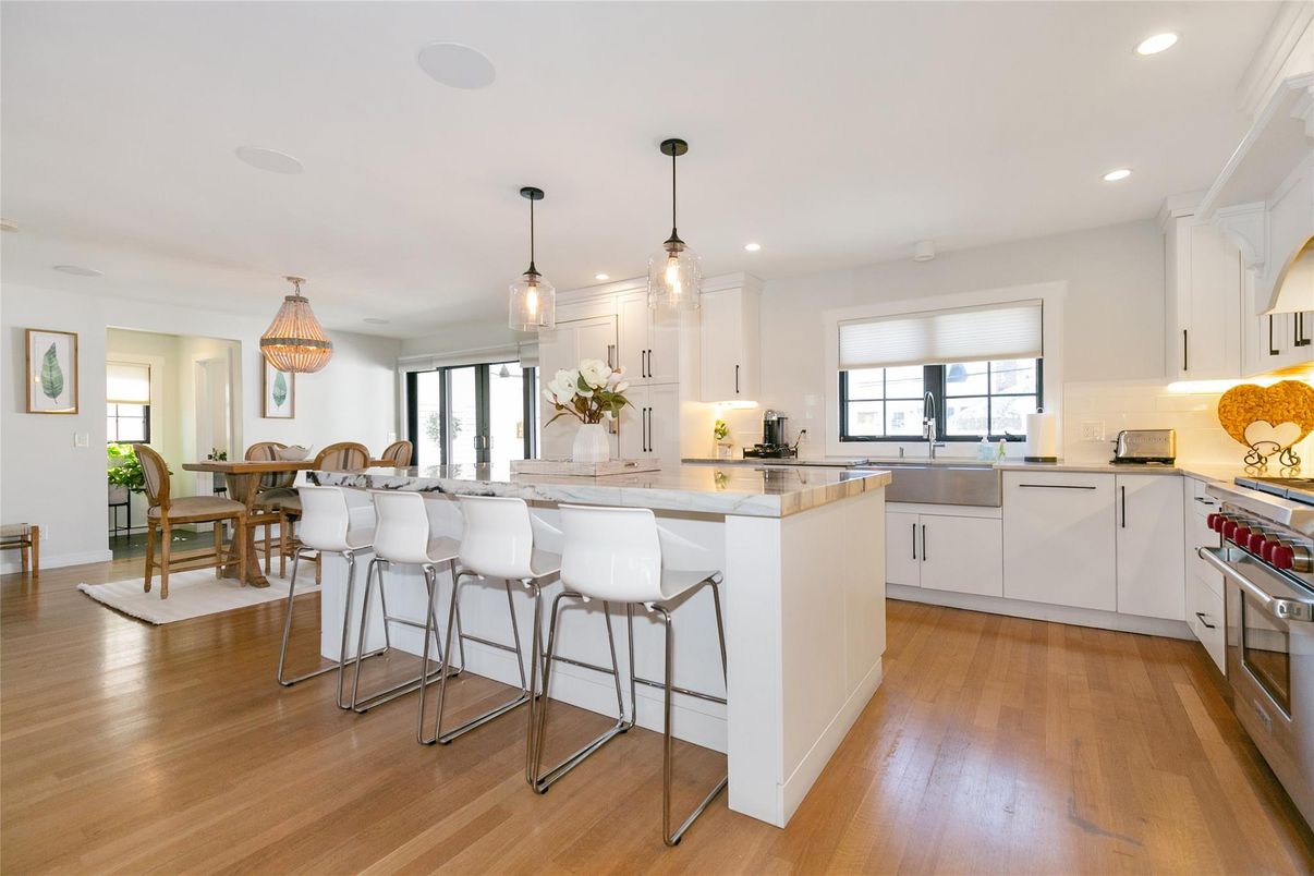 Dining room, Interior, Kitchen, Pendant Lights, Recessed Lighting, Stainless Steel Appliances, Wood Texture Flooring