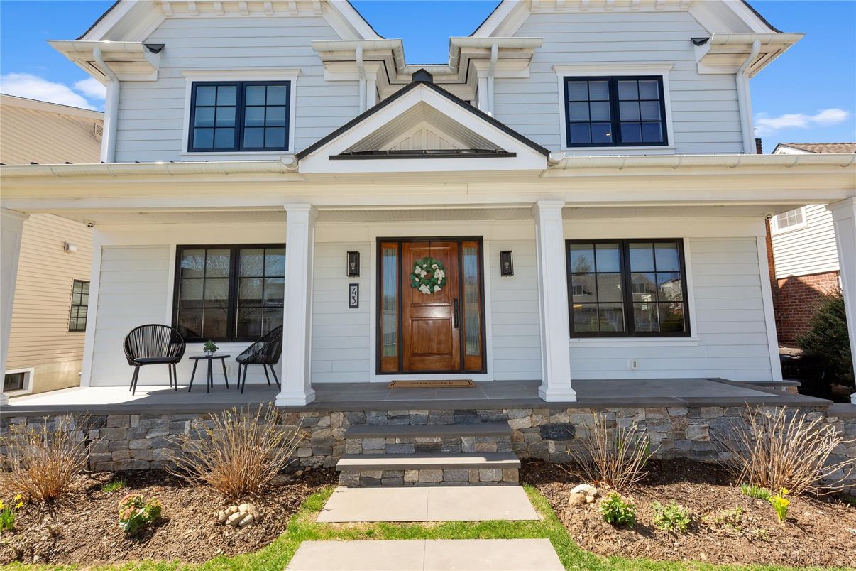 Exterior, Facade, Farmhouse