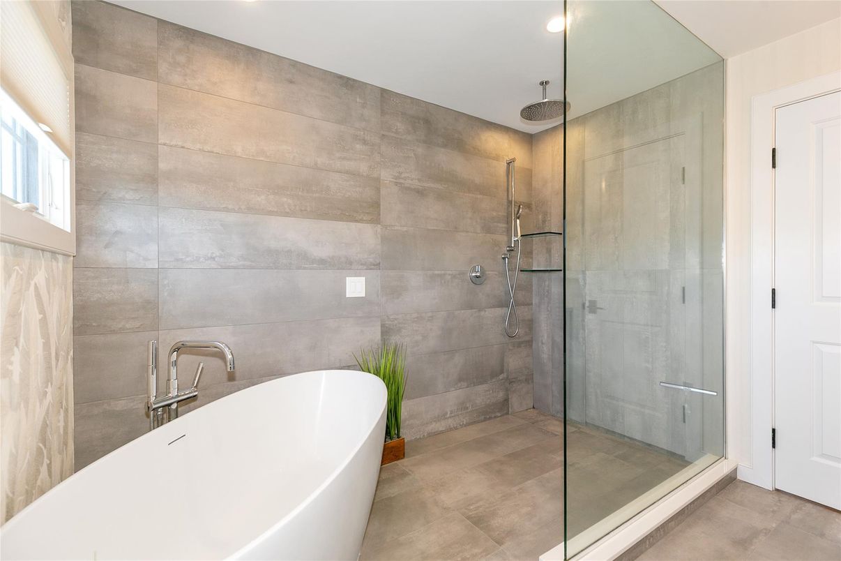 Bathroom, Free Standing Baths, Glass Shower, Interior, Recessed Lighting
