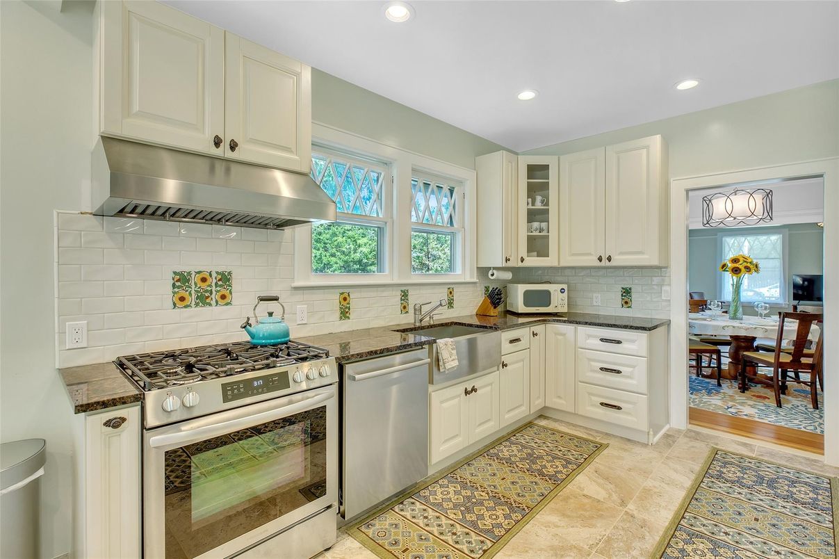 Dining room, Interior, Kitchen, Recessed Lighting, Stainless Steel Appliances