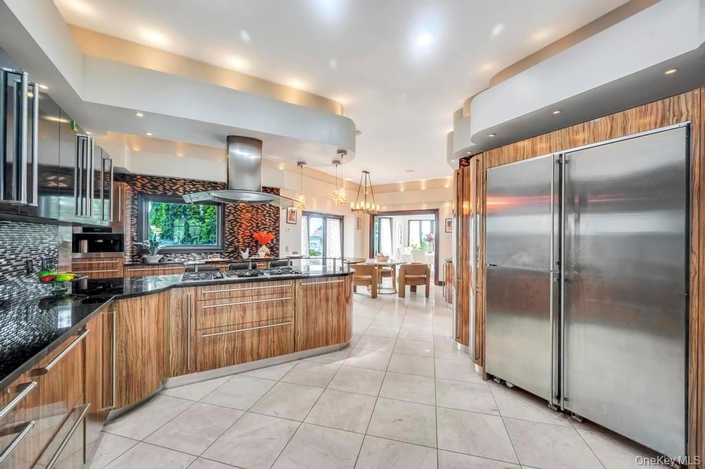 Dining room, Interior, Kitchen, Pendant Lights, Recessed Lighting, Stainless Steel Appliances