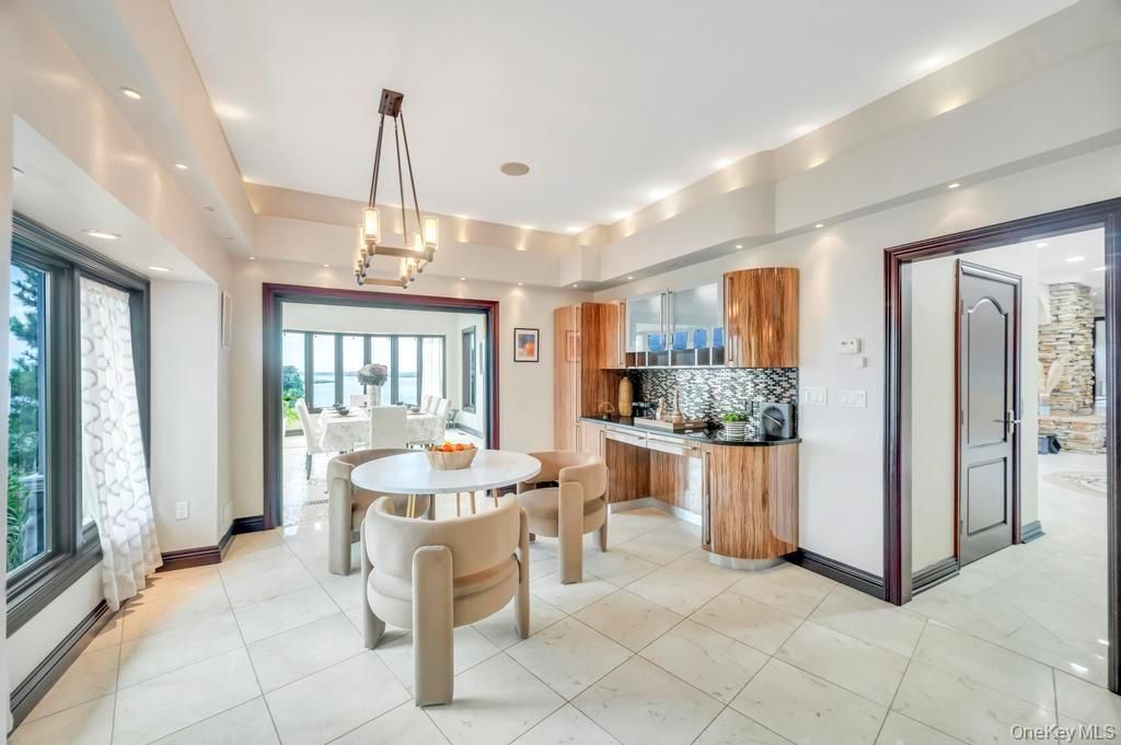 Dining room, Interior, Pendant Lights, Recessed Lighting