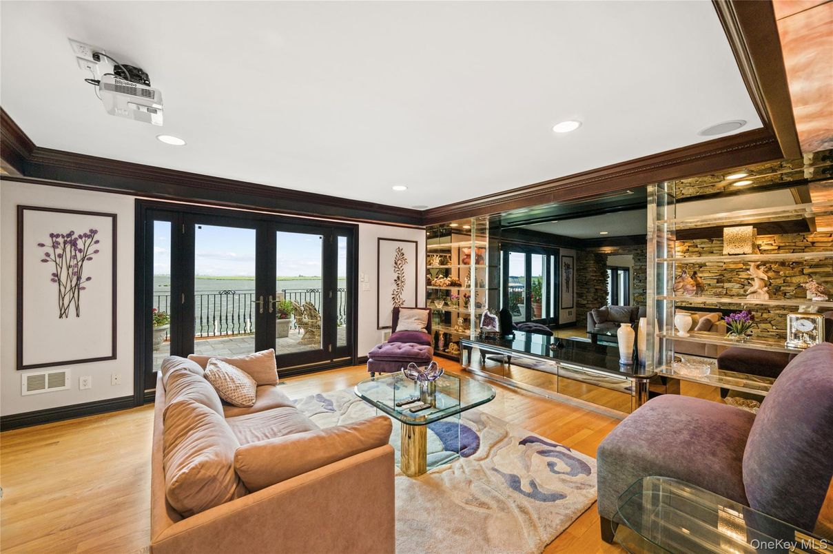 Interior, Living room, Recessed Lighting, Water, Wood Texture Flooring