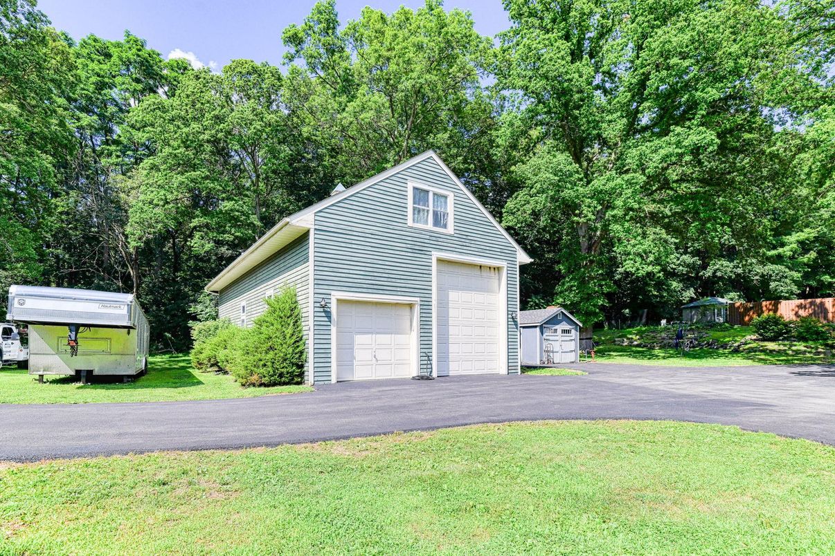 Detached Garage, Exterior