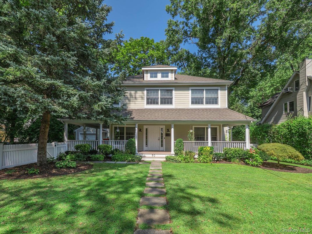 Exterior, Facade, American Foursquare