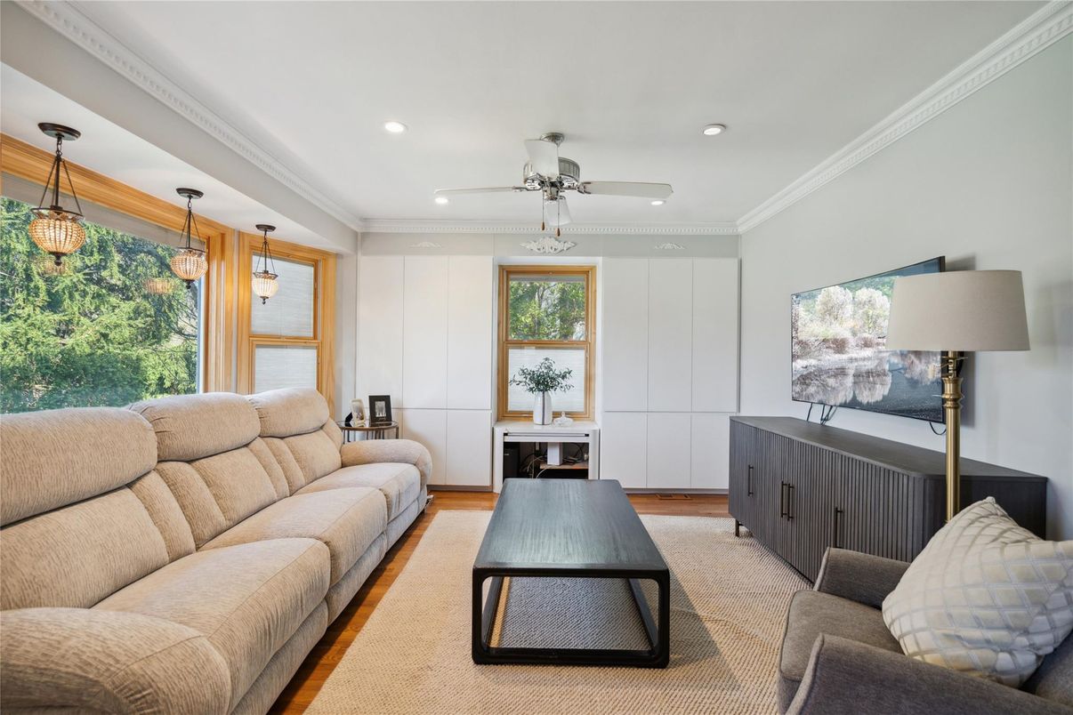 Interior, Living room, Pendant Lights, Recessed Lighting