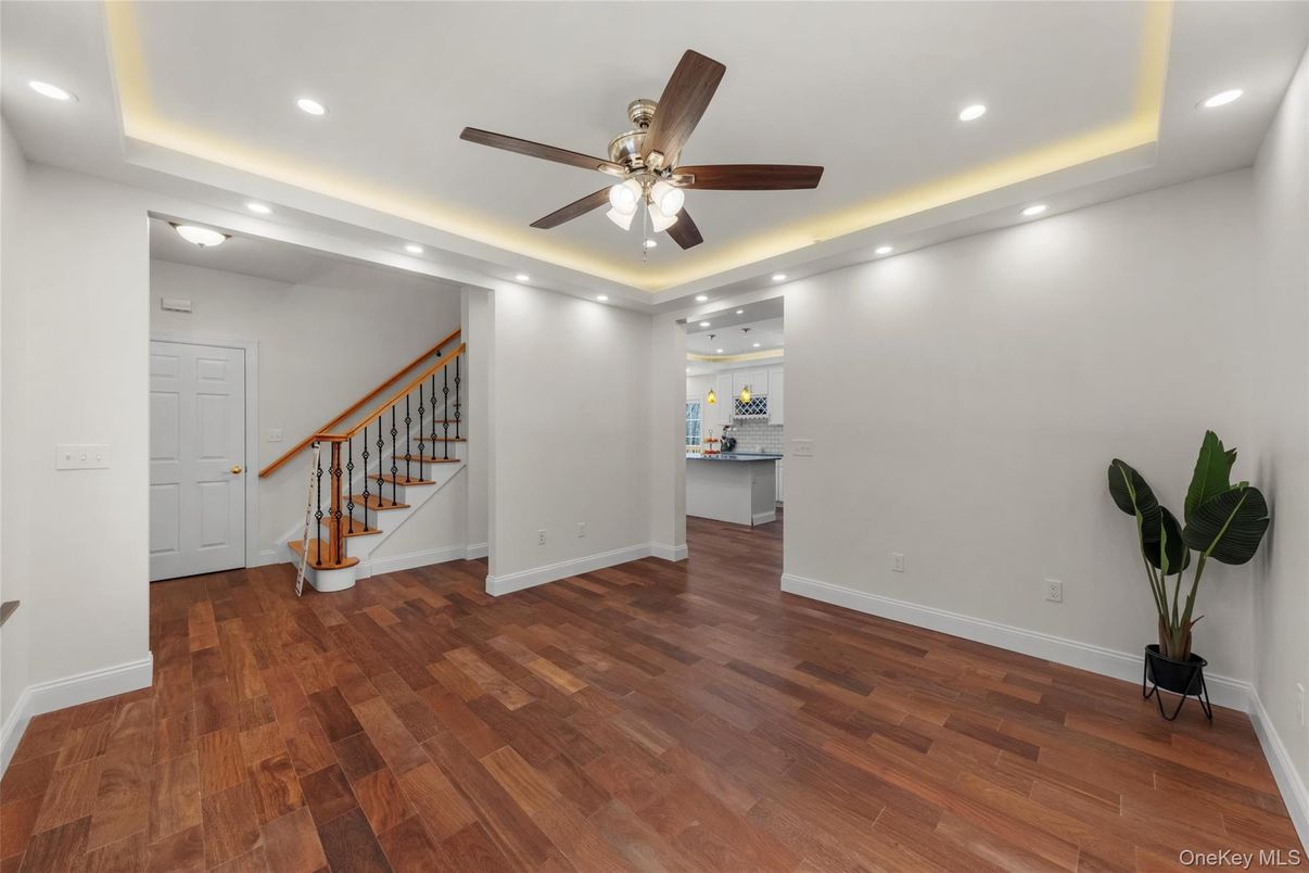 Interior, Recessed Lighting, Wood Texture Flooring