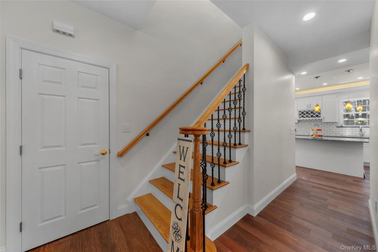 Interior, Pendant Lights, Recessed Lighting, Wood Texture Flooring