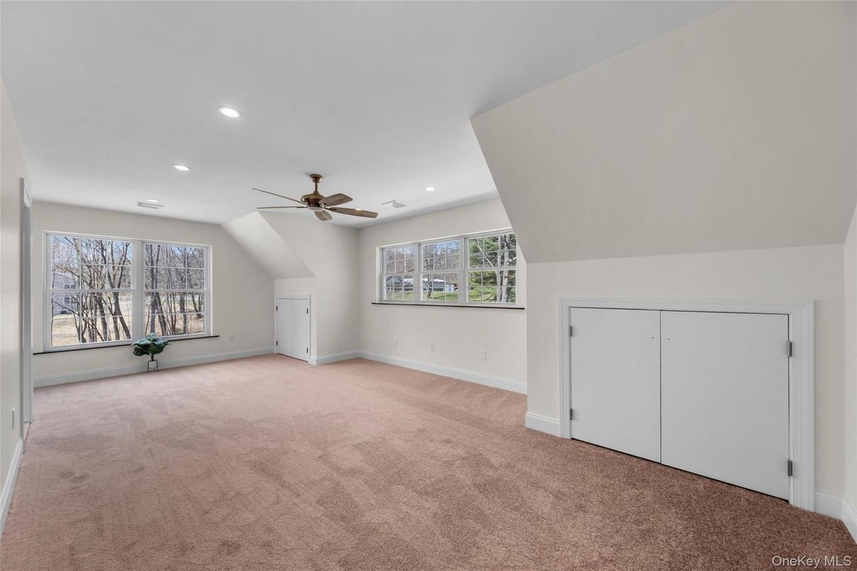 Empty room, Interior, Recessed Lighting
