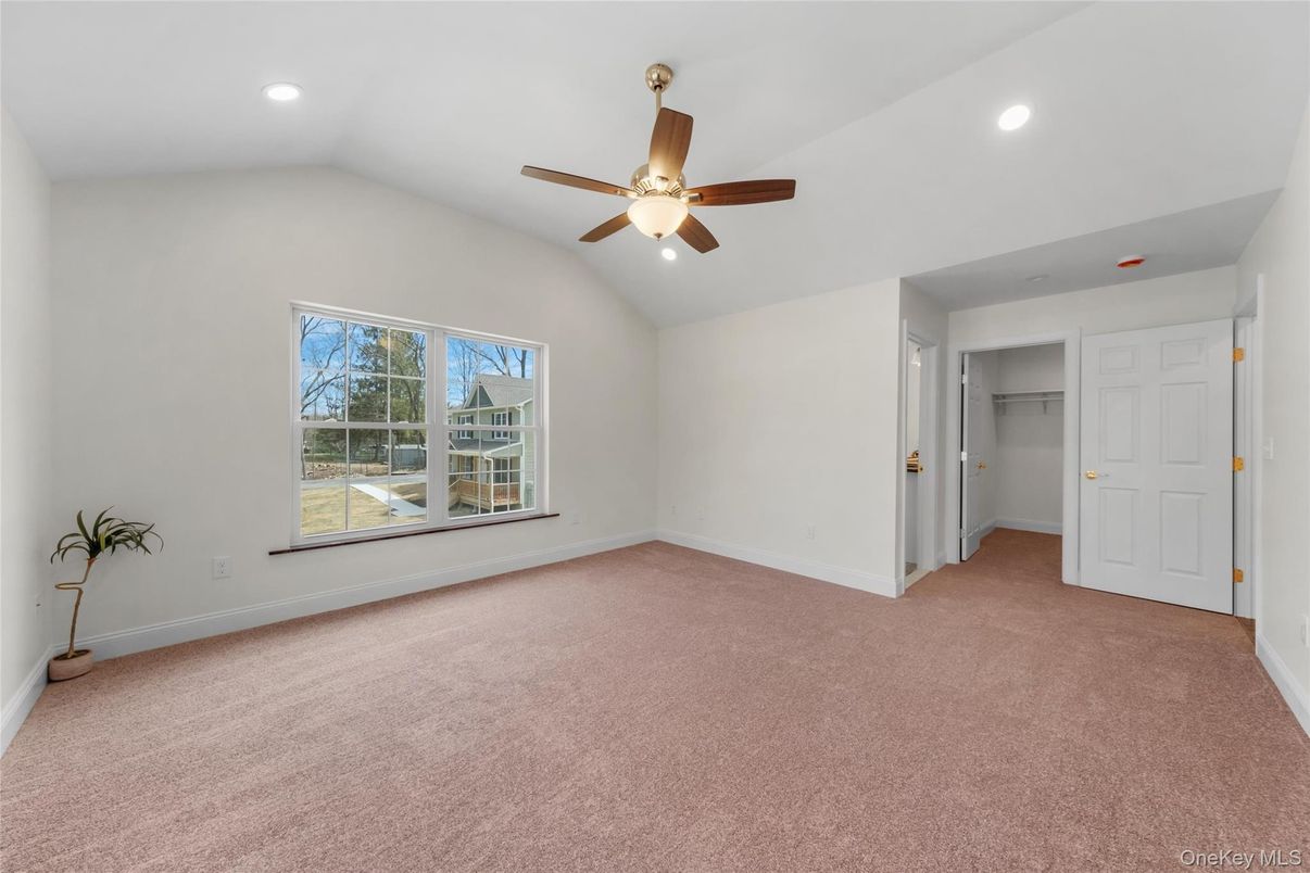 Empty room, Interior, Recessed Lighting