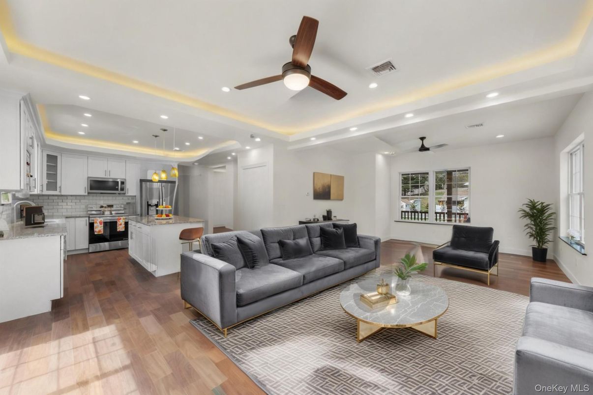 Interior, Kitchen, Living room, Pendant Lights, Recessed Lighting, Stainless Steel Appliances, Wood Texture Flooring