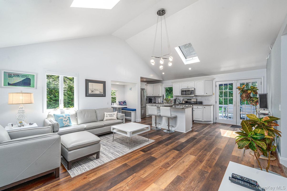 Interior, Kitchen, Living room, Pendant Lights, Recessed Lighting, Stainless Steel Appliances, Wood Texture Flooring