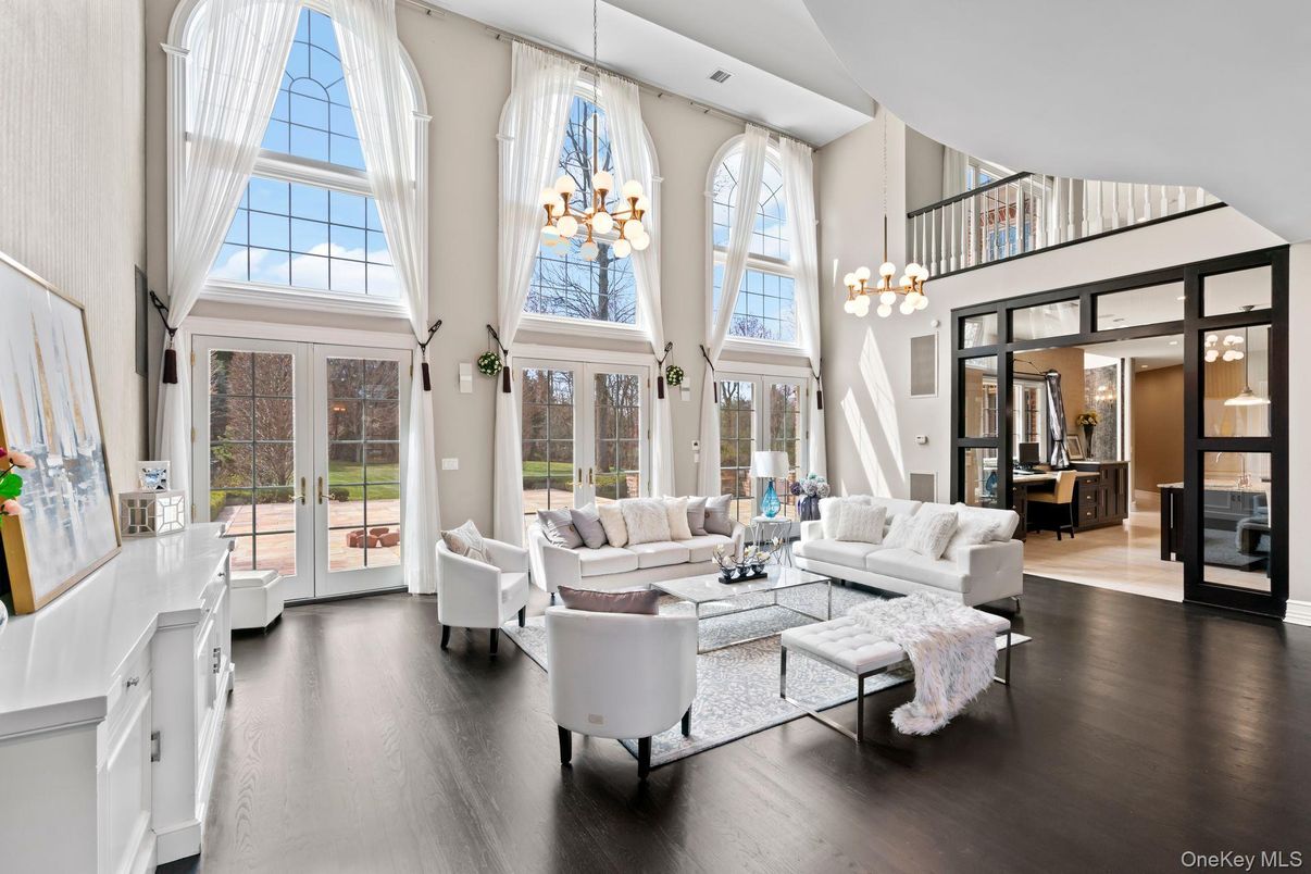 Interior, Living room, Pendant Lights, Wood Texture Flooring