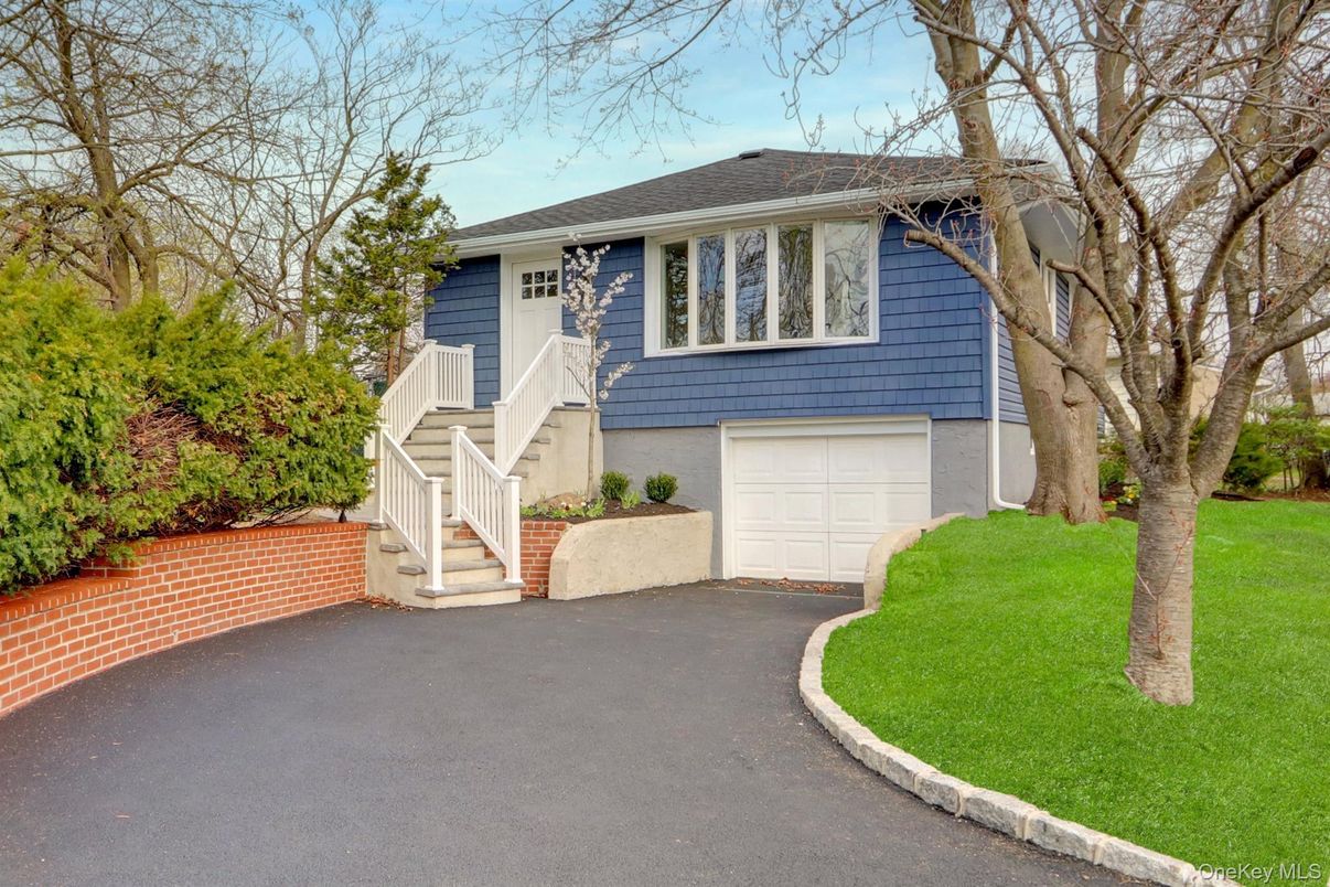 Attached, Exterior, Facade, Raised Ranch
