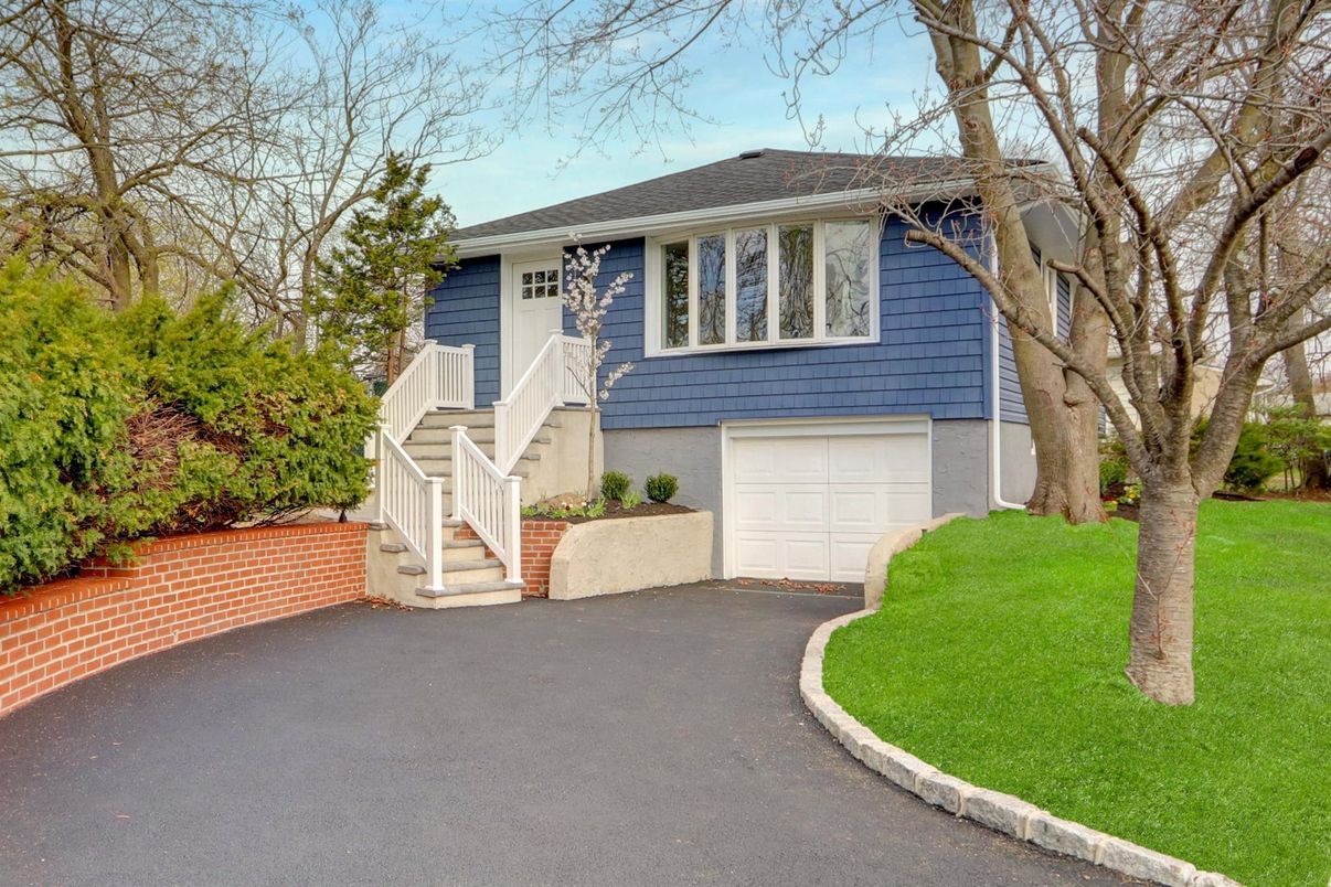 Attached, Exterior, Facade, Raised Ranch