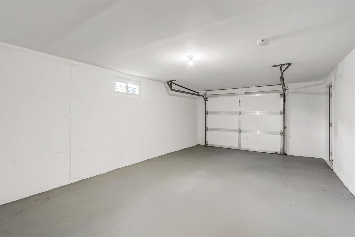 Garage, Interior