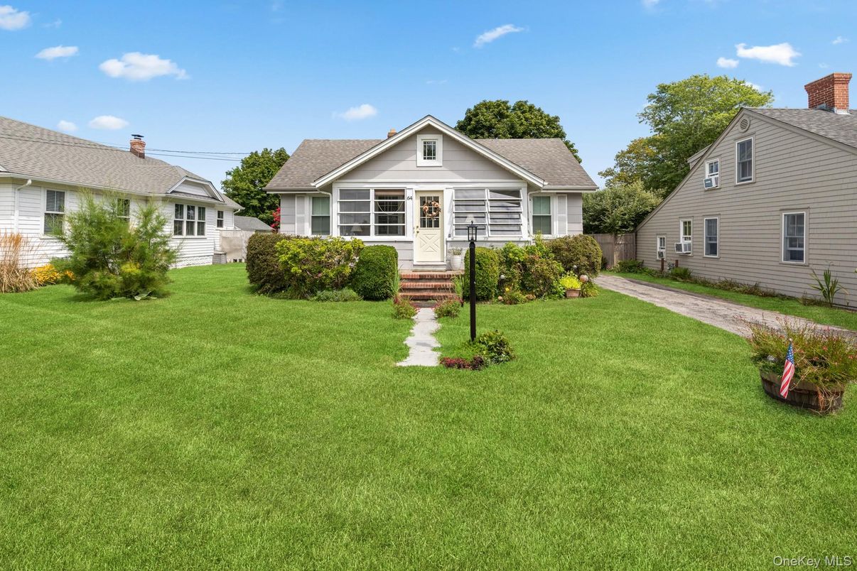 Backyard, Exterior, Facade, Ranch