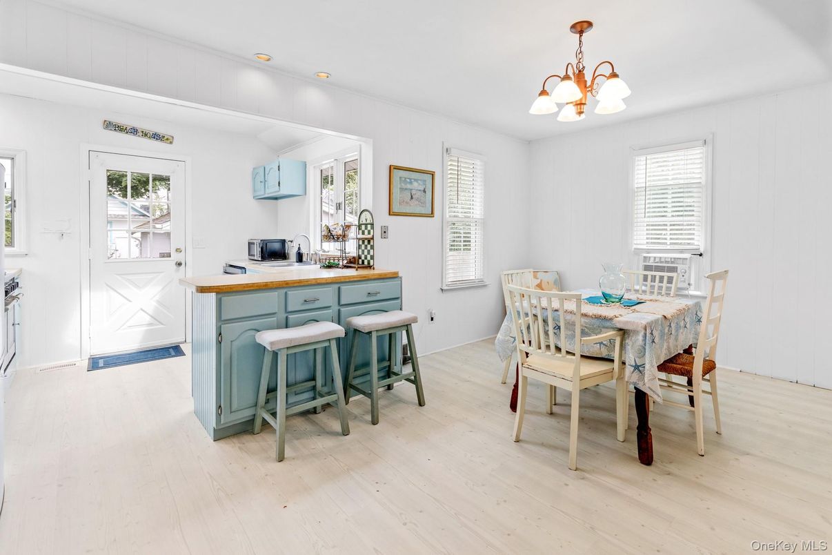 Chandelier, Dining room, Interior, Recessed Lighting, Wood Texture Flooring