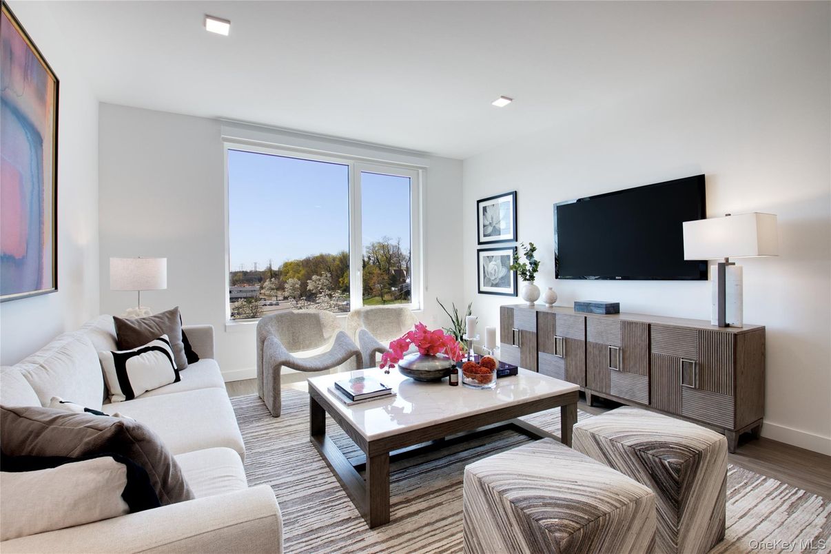 Interior, Living room, Recessed Lighting, Wood Texture Flooring