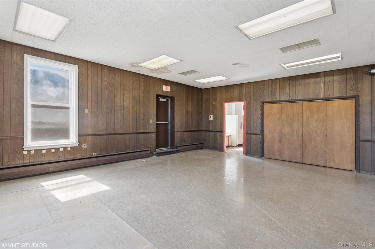 Empty room, Interior, Recessed Lighting, Wooden Walls