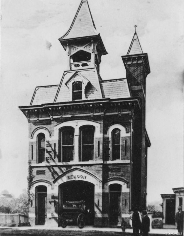 Exterior, Facade, Queen Anne Victorian