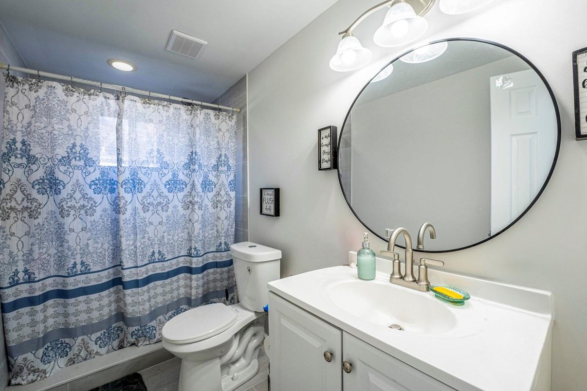 Bathroom, Interior, Recessed Lighting