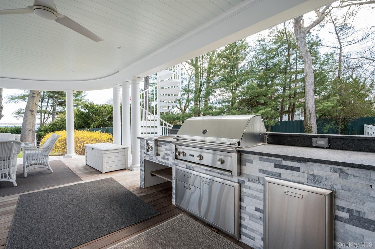 Exterior, Outdoor Kitchen