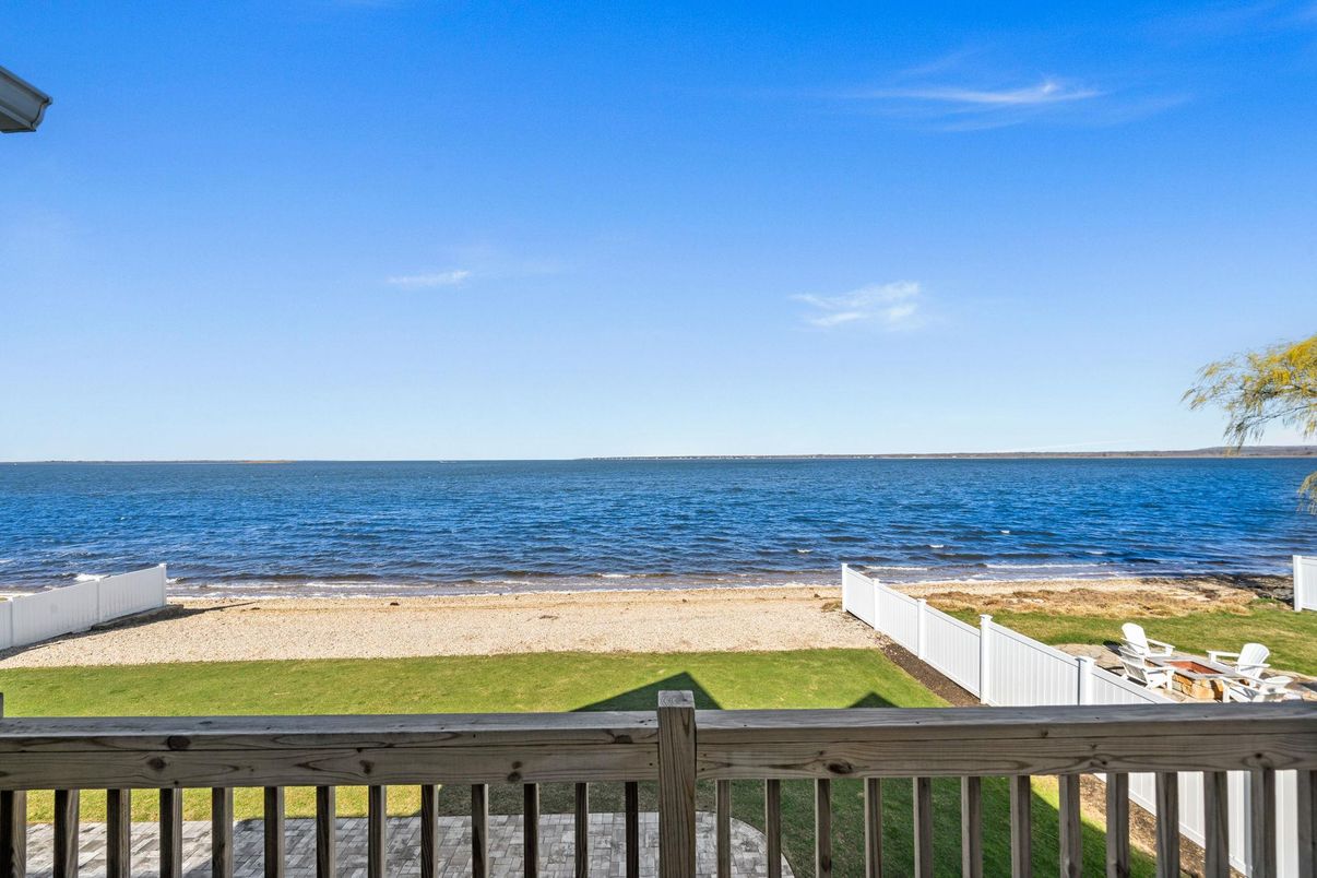 Exterior, Lake