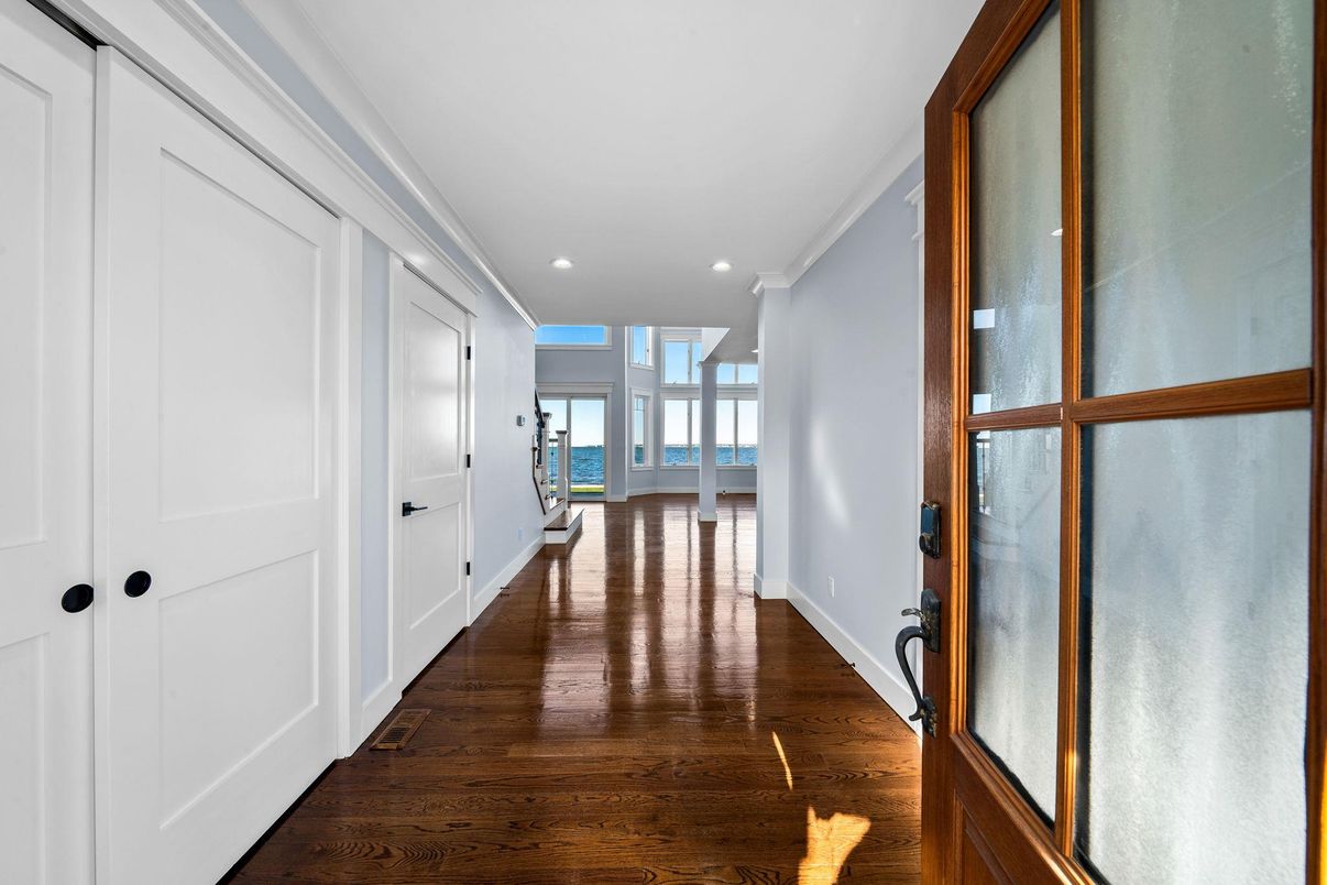 Interior, Recessed Lighting, Wood Texture Flooring