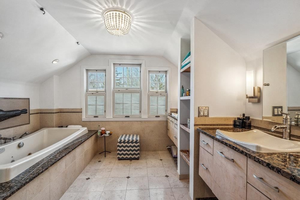 Bathroom, Interior, Recessed Lighting