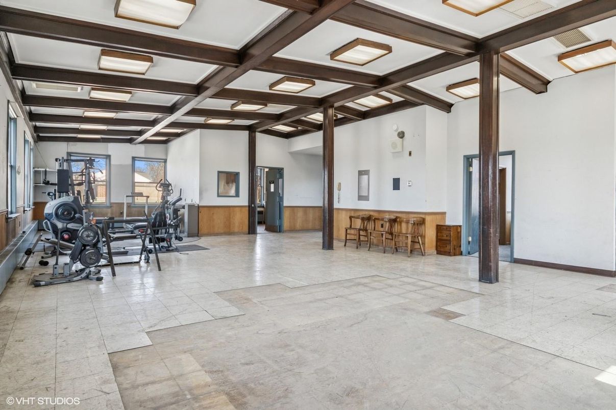 Fitness Equipment, Interior, Wooden Beams