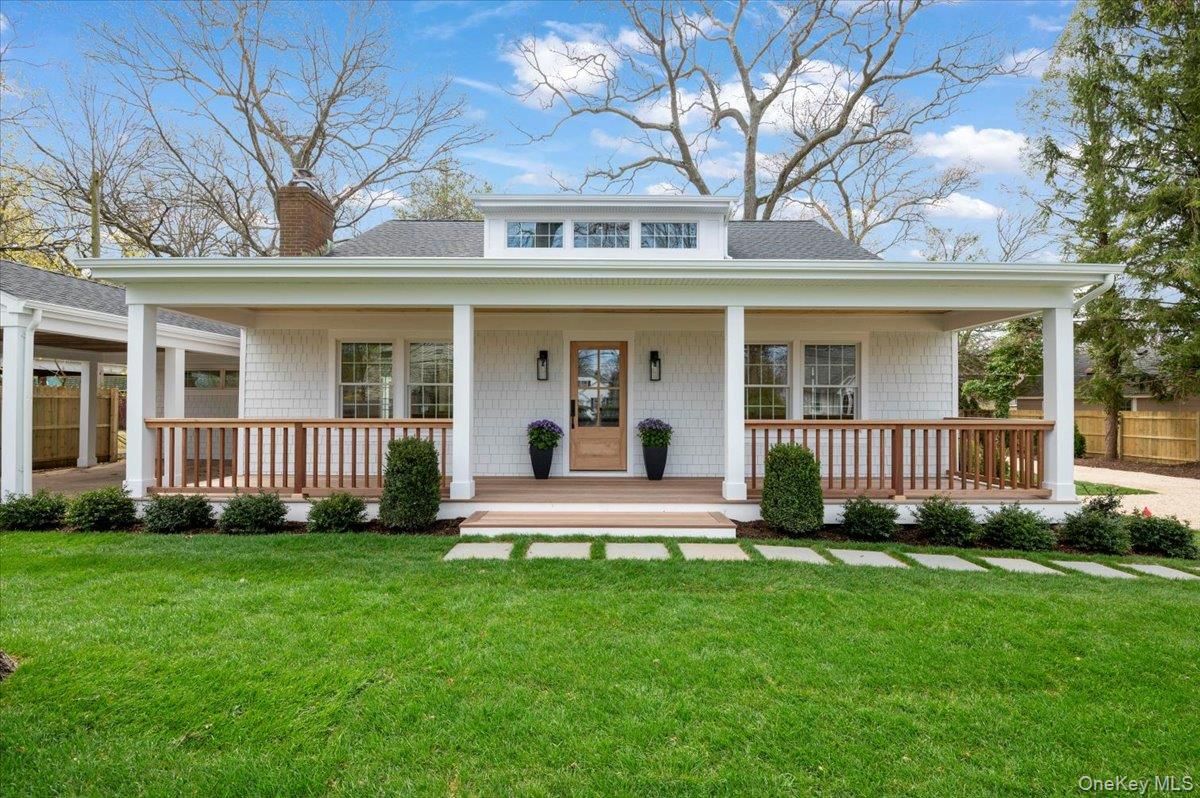 Exterior, Facade, American Foursquare