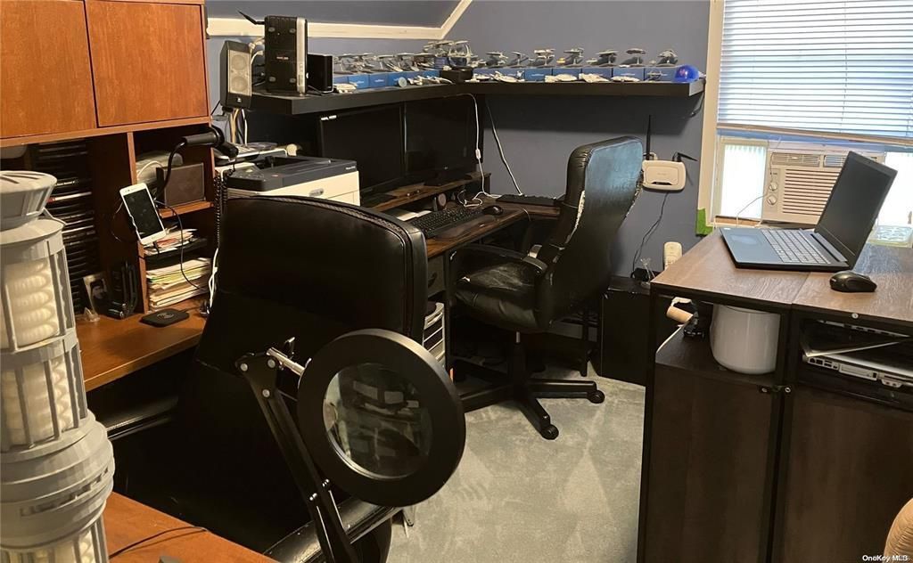 Home Office, Interior