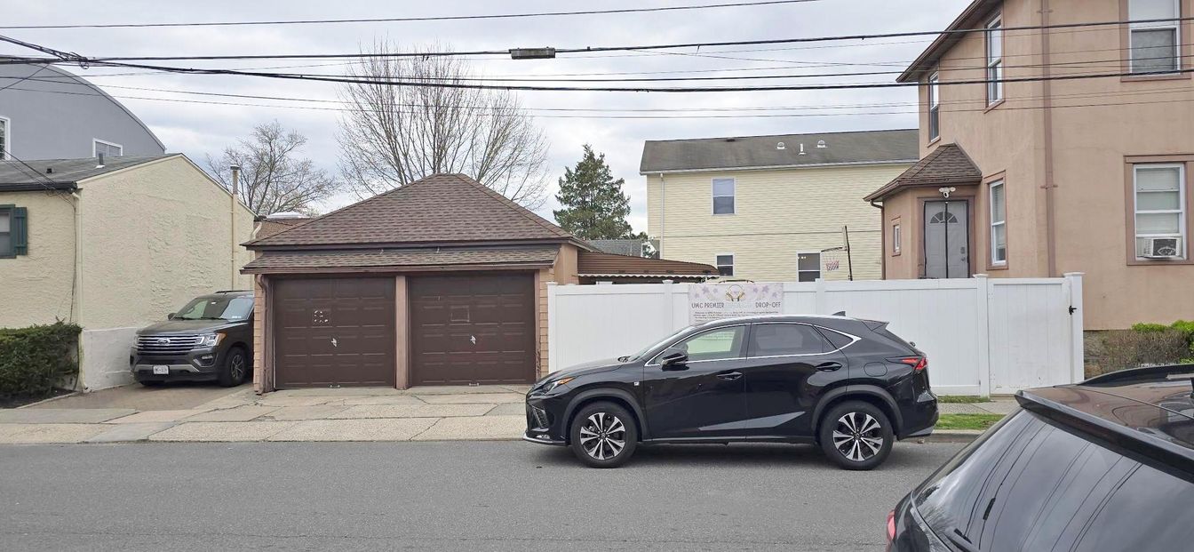 Detached Garage, Exterior