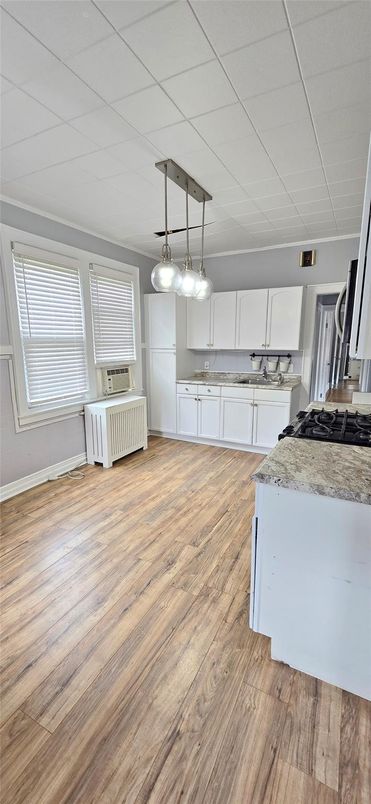 Interior, Kitchen, Pendant Lights, Wood Texture Flooring