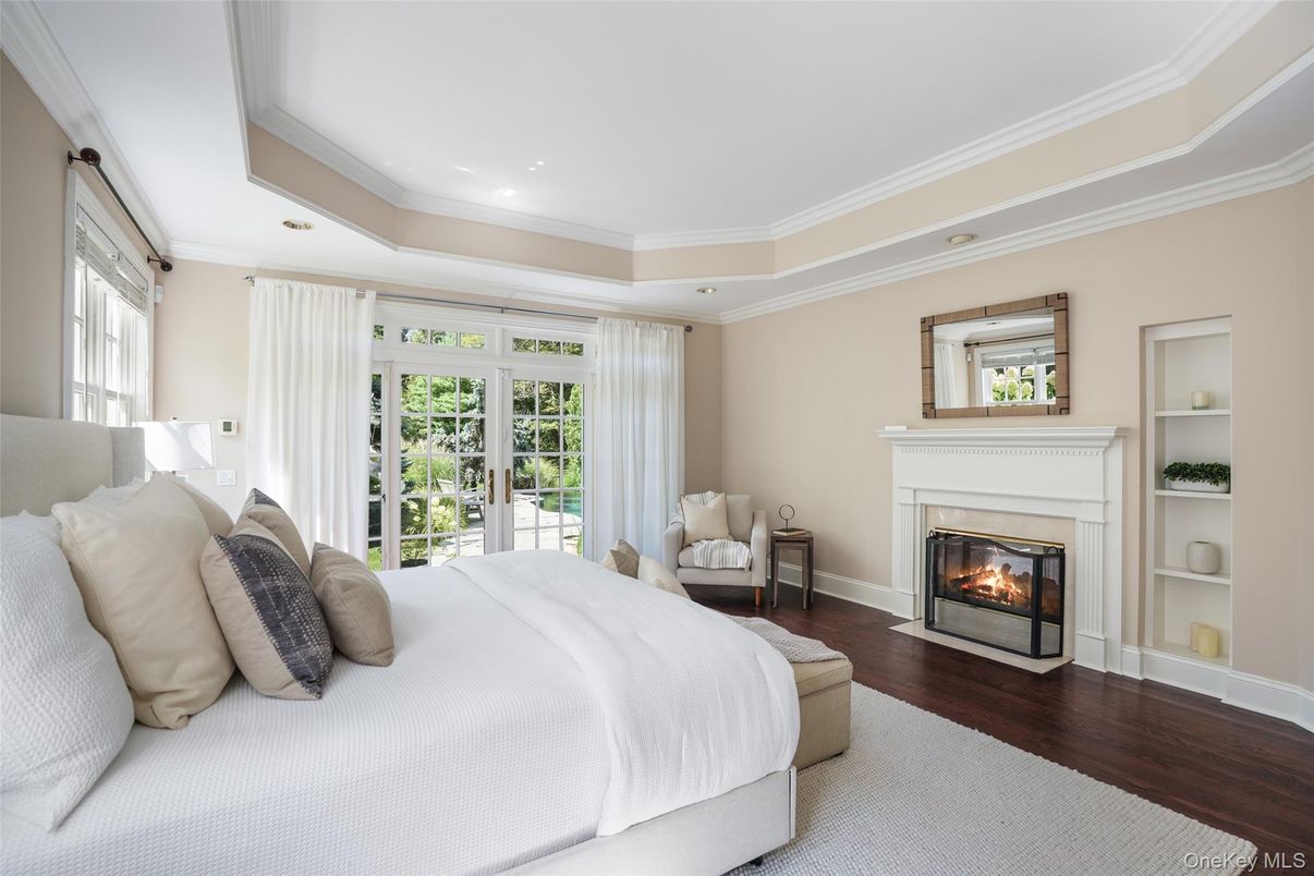 Bedroom, Fireplace, Interior, Recessed Lighting, Wood Texture Flooring