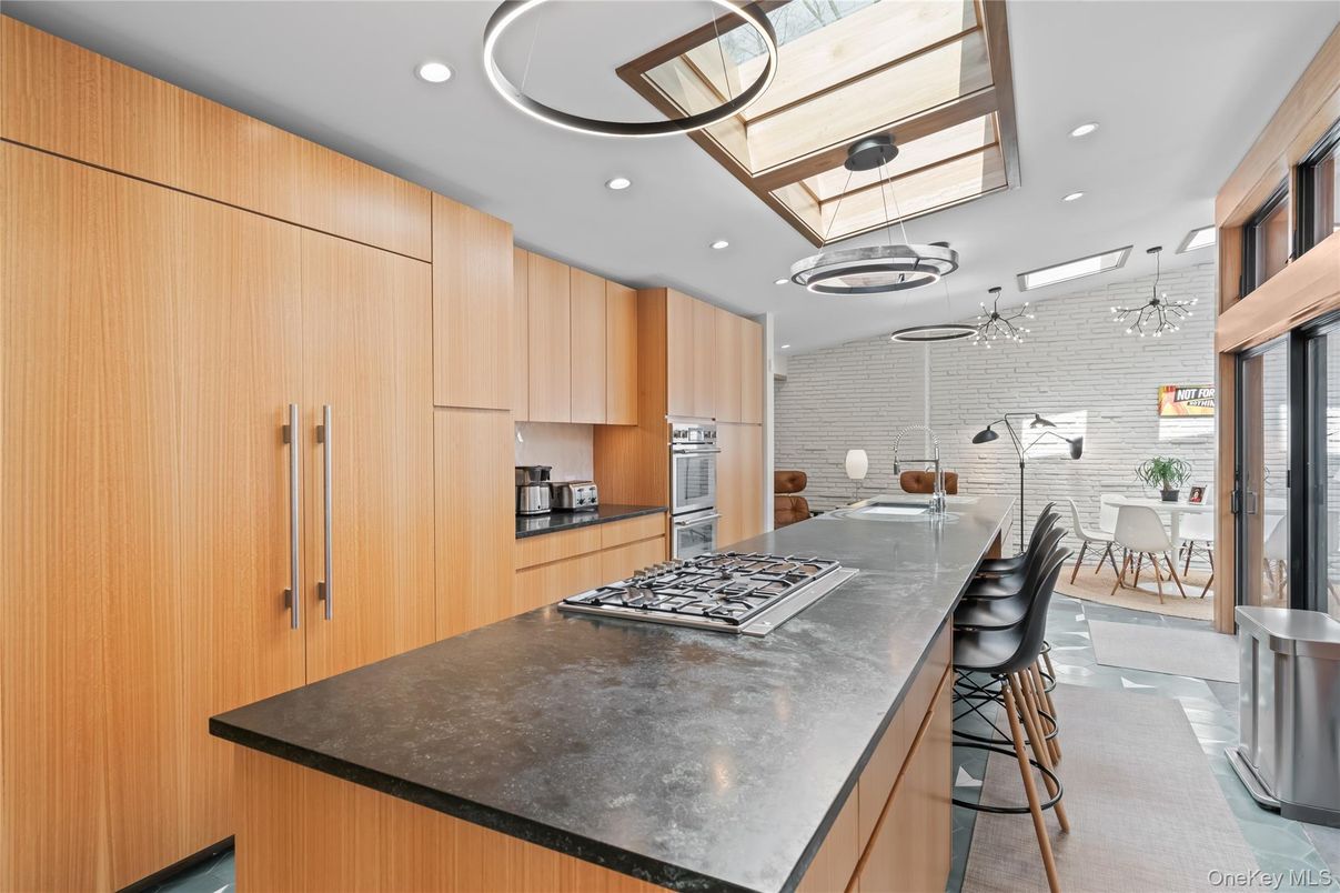 Dining room, Interior, Kitchen, Pendant Lights, Recessed Lighting, Stainless Steel Appliances