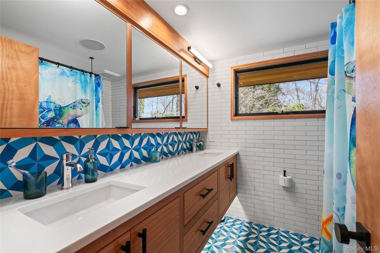 Bathroom, Dual Sink Vanities, Interior, Recessed Lighting