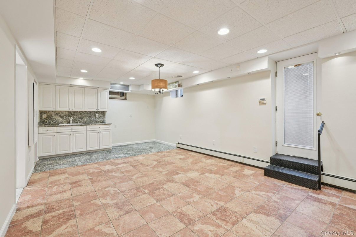Empty room, Interior, Pendant Lights, Recessed Lighting