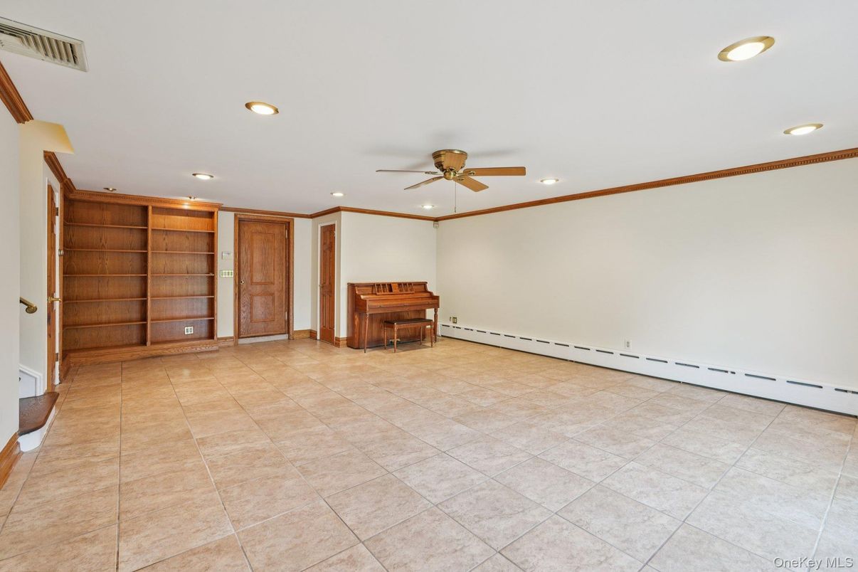 Empty room, Interior, Recessed Lighting