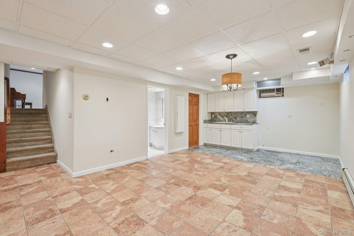 Empty room, Interior, Pendant Lights, Recessed Lighting