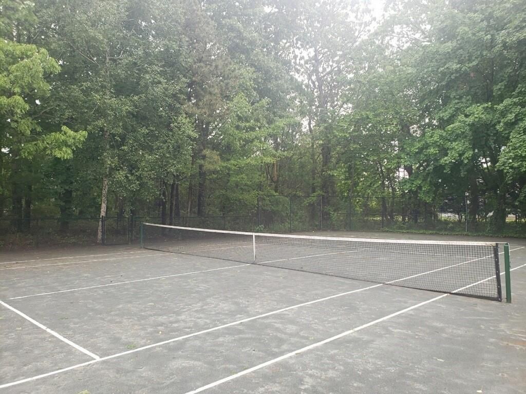 Exterior, Tennis Courts