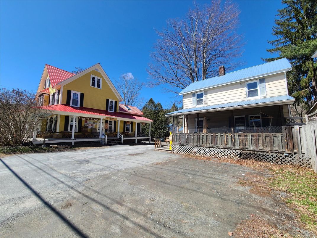 Backyard, Exterior, Facade, Queen Anne Victorian