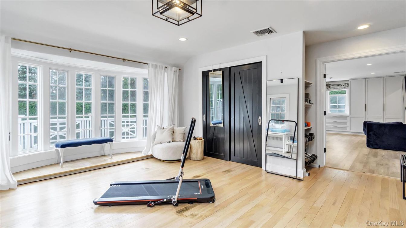 Fitness Equipment, Interior, Recessed Lighting, Wood Texture Flooring