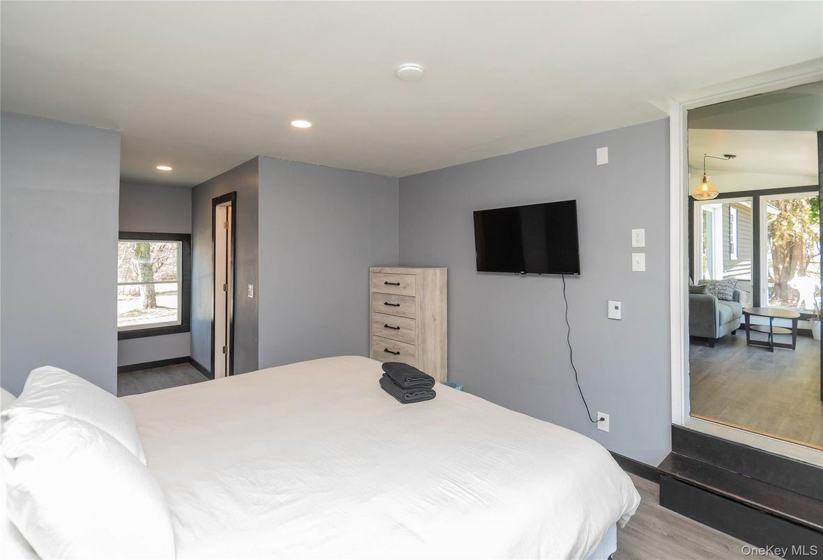 Bedroom, Interior, Pendant Lights, Recessed Lighting, Wood Texture Flooring