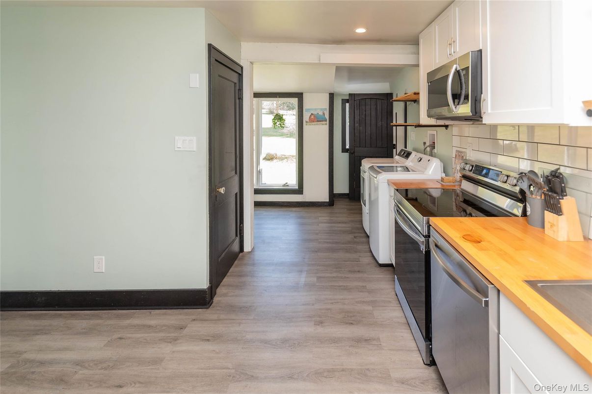 Interior, Kitchen, Recessed Lighting, Washer, Wood Texture Flooring