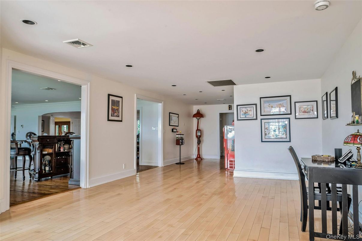 Dining room, Interior, Recessed Lighting, Wood Texture Flooring